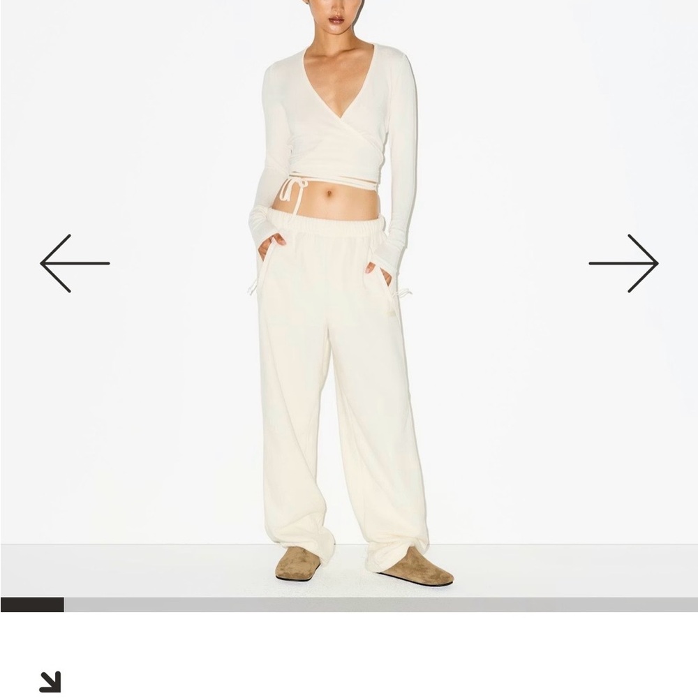 Skims Straight Leg Sweatpants in Ecru color limited Addition